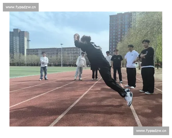 立定跳远比赛展现校园体育精神与青春力量风采竞技魅力与拼搏意志